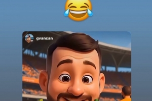 接地气卡扎ins转发球迷制作Q版形象视频，左手大葱右手奶茶