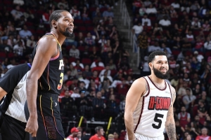 帕金斯：杜兰特与优秀控卫搭档时表现更好 在太阳时就没这种帮手