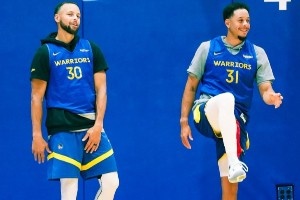 回到正轨！勇士官方晒训练照：库里兄弟同框 库明加笑容满面