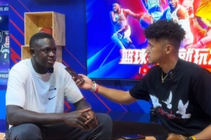 很标准！马卢阿奇采访说中文：杨瀚森兄弟！谢谢！一路平安！