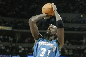 冷知识！加内特是唯一一位对阵过72胜公牛和73胜勇士的球员