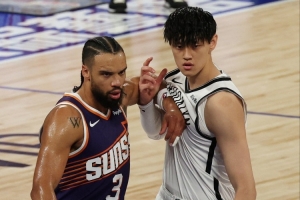 京媒：曾凡博两场比赛未能得分 以双向合同留在NBA的前景并不乐观