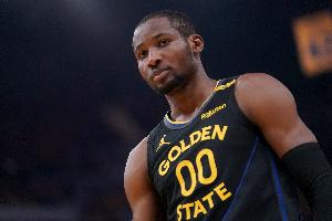 库明加直面裁判对峙抱怨判罚 被直接驱逐！