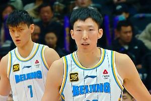 若小曾回CBA首钢阵容：周琦赵睿曾凡博陈盈骏领衔 翟晓川雷蒙在列