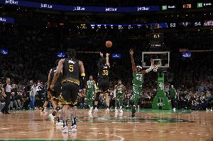 库里谈新规：我之前对那些担心命中率不敢投超远压哨的人大喊大叫