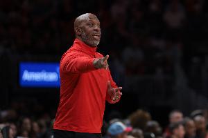 比卢普斯投注时还没当开拓者教练！媒体人：太伤了啊赛季可刚开始