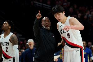 用小个阵容不用杨瀚森？比卢普斯：对手迫使我们这样打 我有预料