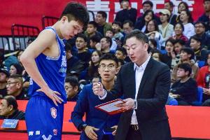 现场见证杨瀚森首秀！刘维伟：新赛季新开始新挑战 陪你共成长