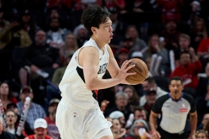 媒体人：世界就是这么残酷 开拓者已很好 杨瀚森迈出第一步就挺好