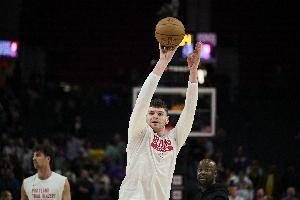 拓记：三分不是克林根的强项以后可能也不是 只是有空位时投一下