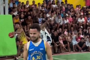 美国库里行吗？菲律宾库里投进三分玩起了后空翻庆祝