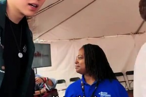 “利拉德欢迎仪式～杨瀚森领衔开拓者一众小弟悉数到场”