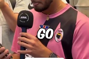 笑死~杨瀚森情商可以啊，跟大哥们一起谈笑风生！