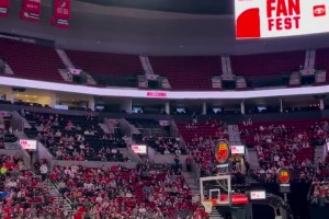 有种老实人豁出去的感觉！杨瀚森终究还是没逃过背粉色小书包跳舞