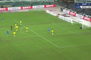 浙江门将神级发挥！泽卡禁区内面对半空门推射被赵博神扑