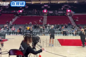 库里赛前热身连中三分远投，这手感真是没谁了！